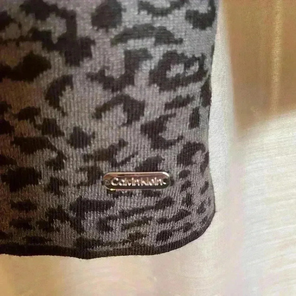 Calvin Klein cardigan - Picture 2 of 3